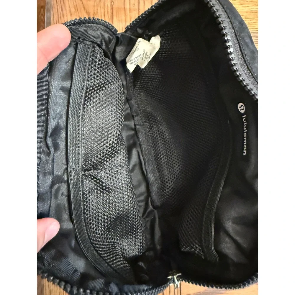 Lululemon Everywhere Belt Bag Women OS Black Nylon Adjustable Strap Fanny Pack
